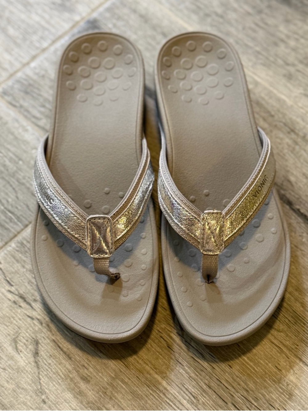 Vionic with Orthaheel Tide Flip Flop Sandal Cream 9 Beach Summer Cruise Like New - Picture 2 of 6